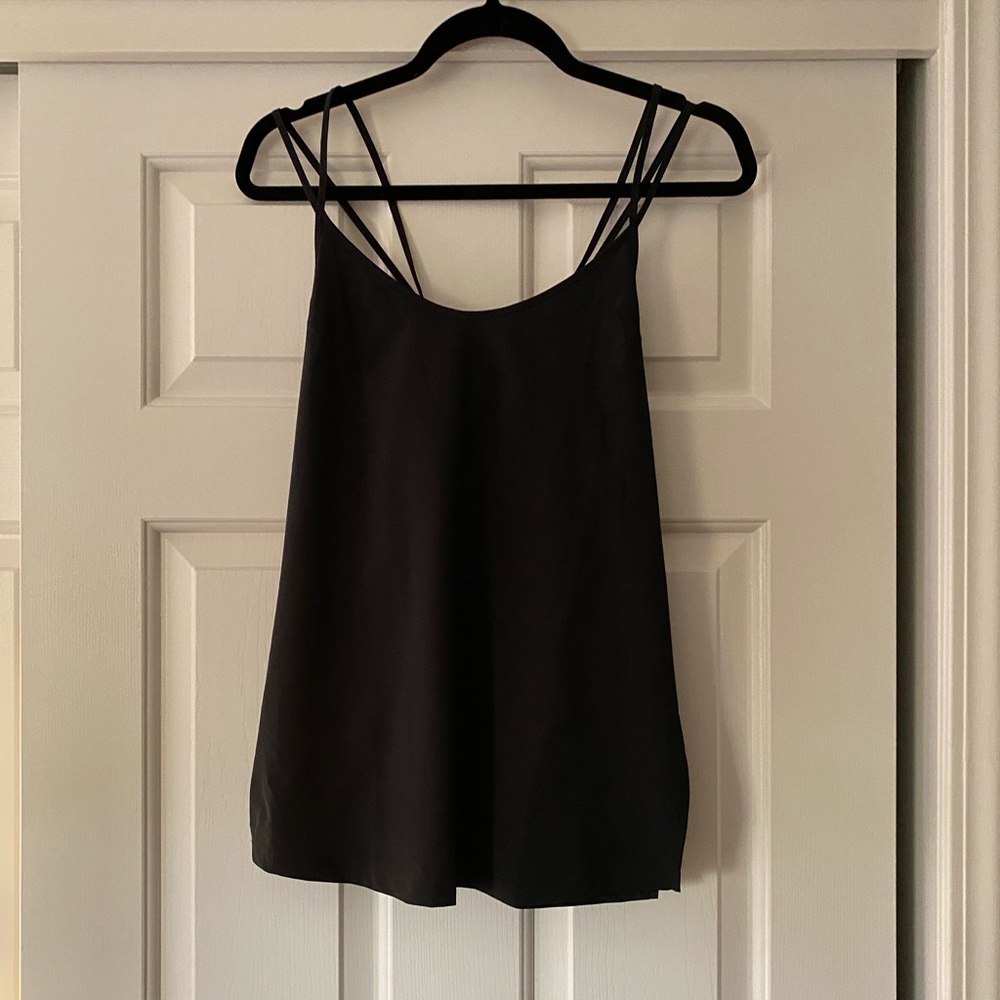 NWT Under armor crisscross black size medium